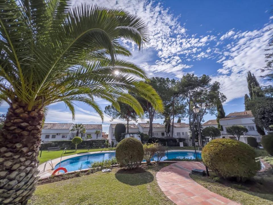 Bajo Con Jardin En La Milla De Oro Apartment Marbella Bagian luar foto