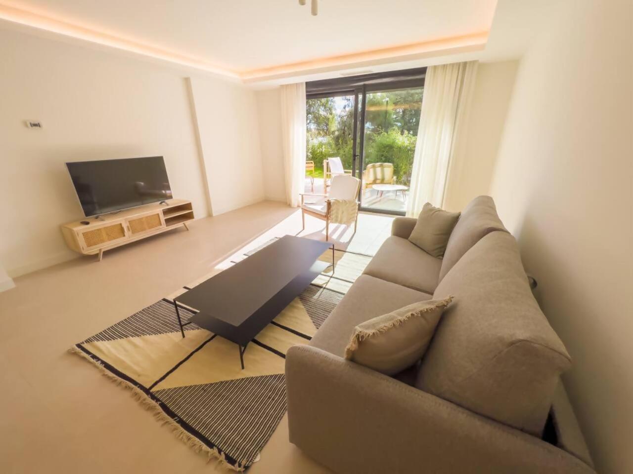 Bajo Con Jardin En La Milla De Oro Apartment Marbella Bagian luar foto