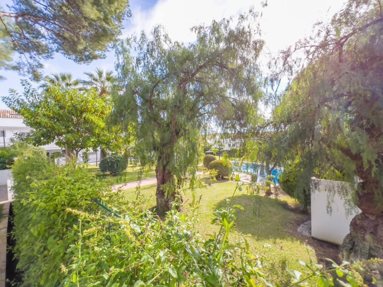 Bajo Con Jardin En La Milla De Oro Apartment Marbella Bagian luar foto