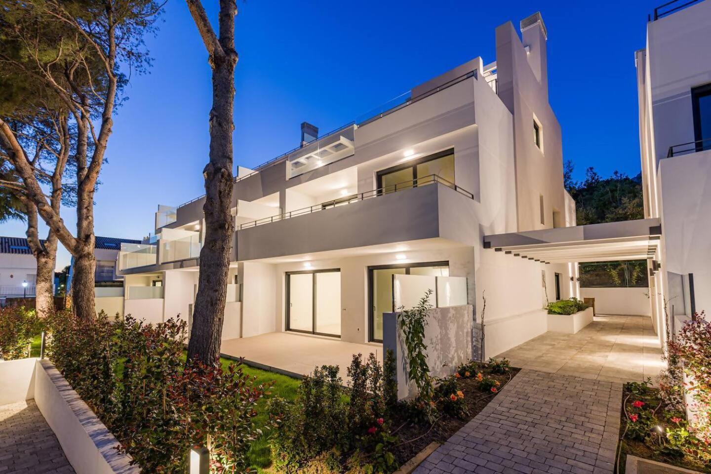 Bajo Con Jardin En La Milla De Oro Apartment Marbella Bagian luar foto