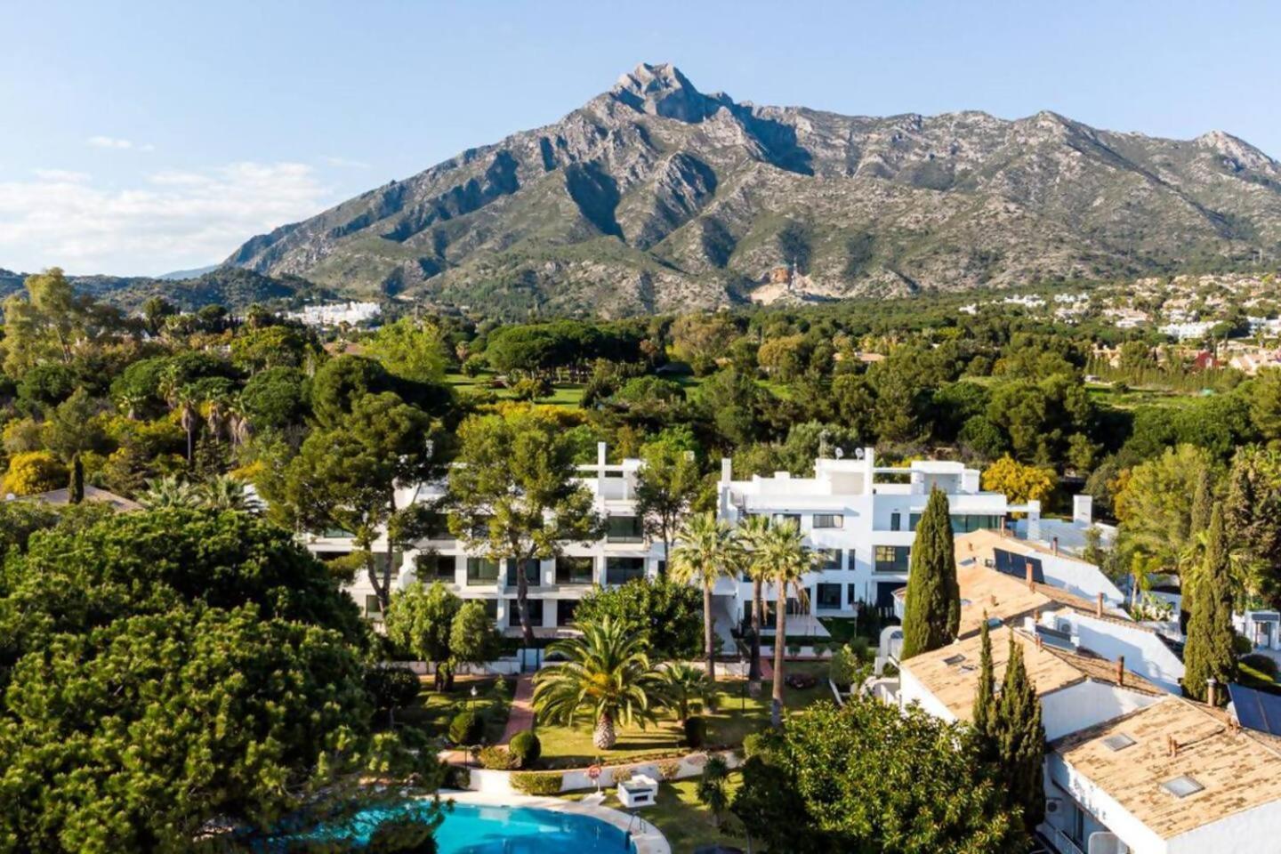 Bajo Con Jardin En La Milla De Oro Apartment Marbella Bagian luar foto